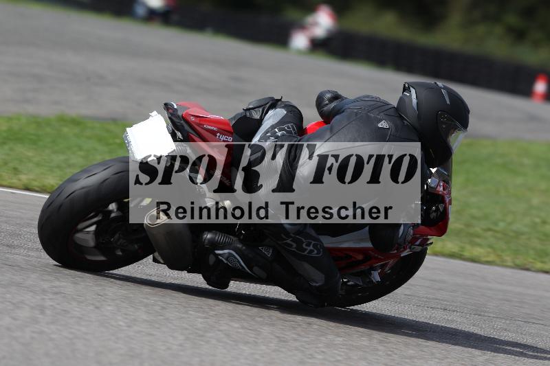 Archiv-2022/63 10.09.2022 Speer Racing ADR/Gruppe gelb/backside